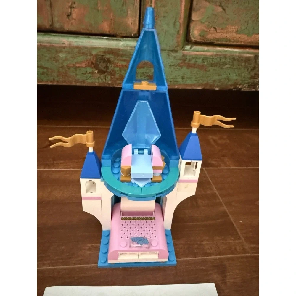 LEGO Disney 43206 Cinderella and Prince Charming's Castle READ DESCRIPTION